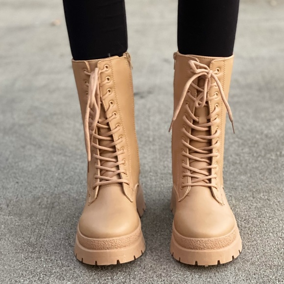 Camel lace up combat boots - Picture 2 of 9